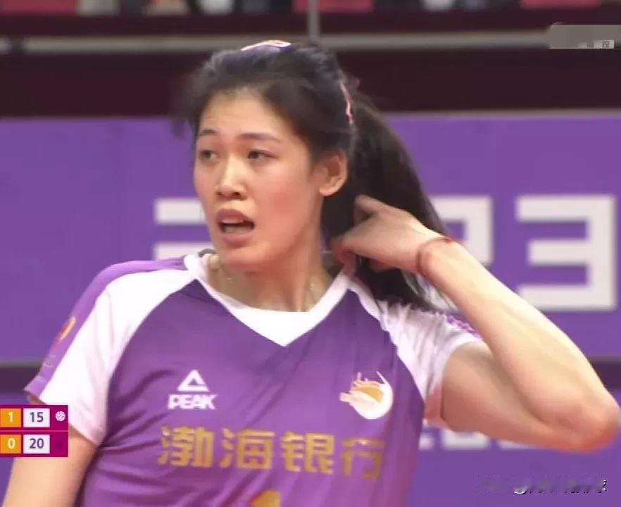 排超联赛半决赛
江苏—天津
第二局，天津女排以杨艺替下陈博雅，整体一传保障得以提