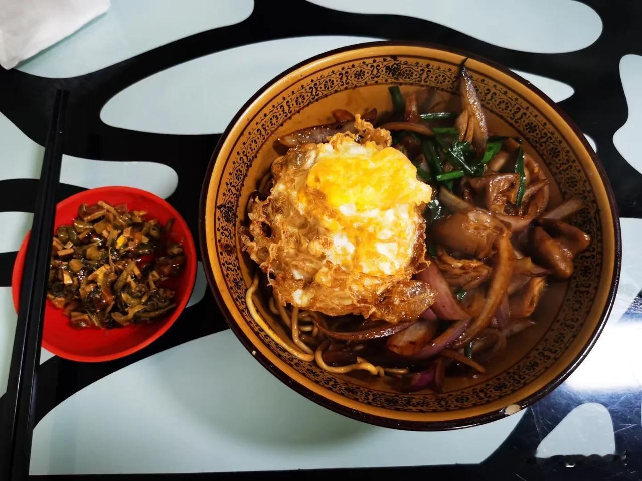 肥肠干挑面，不错
肥肠面21块钱，不算鸡蛋