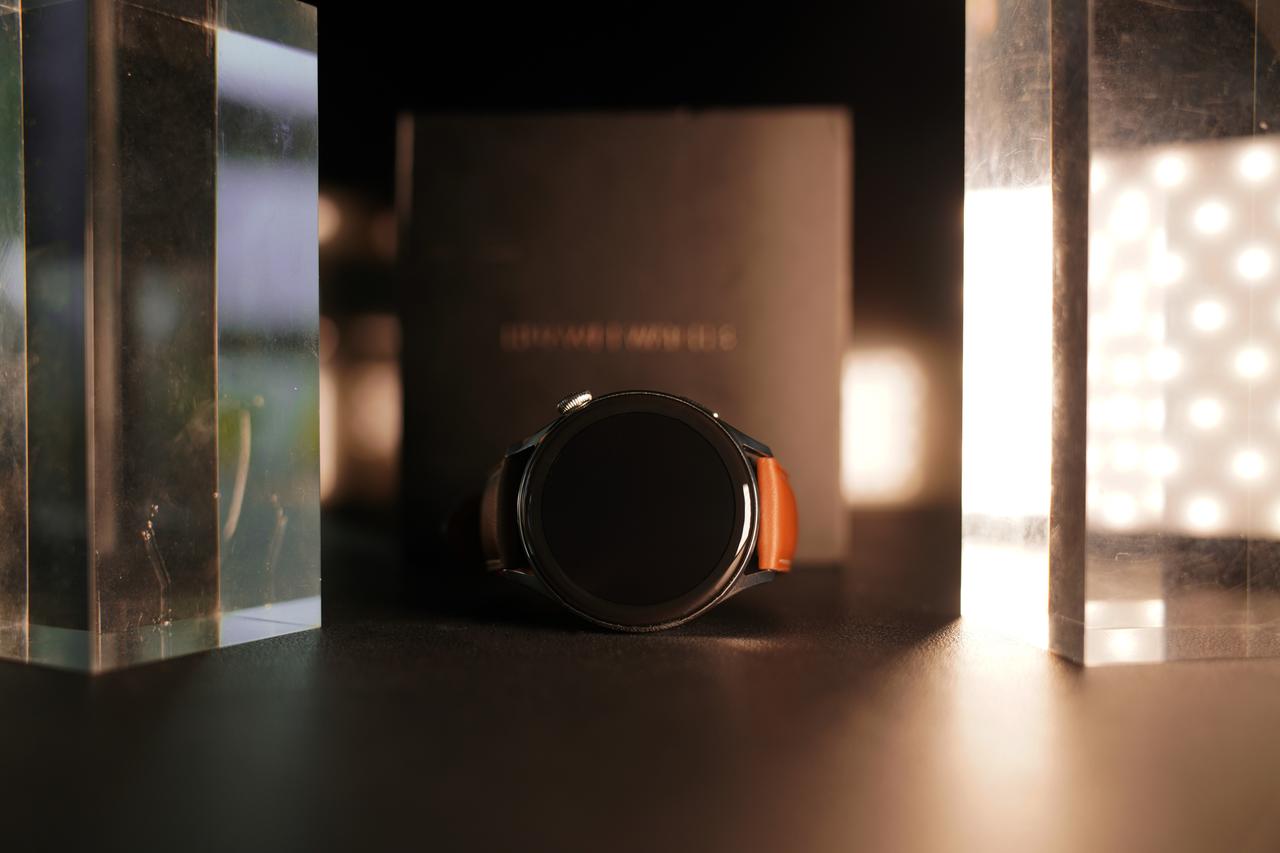 HUAWEI Watch3的设计感
机身设计让它减弱了过分的科技感，在不打扰的情