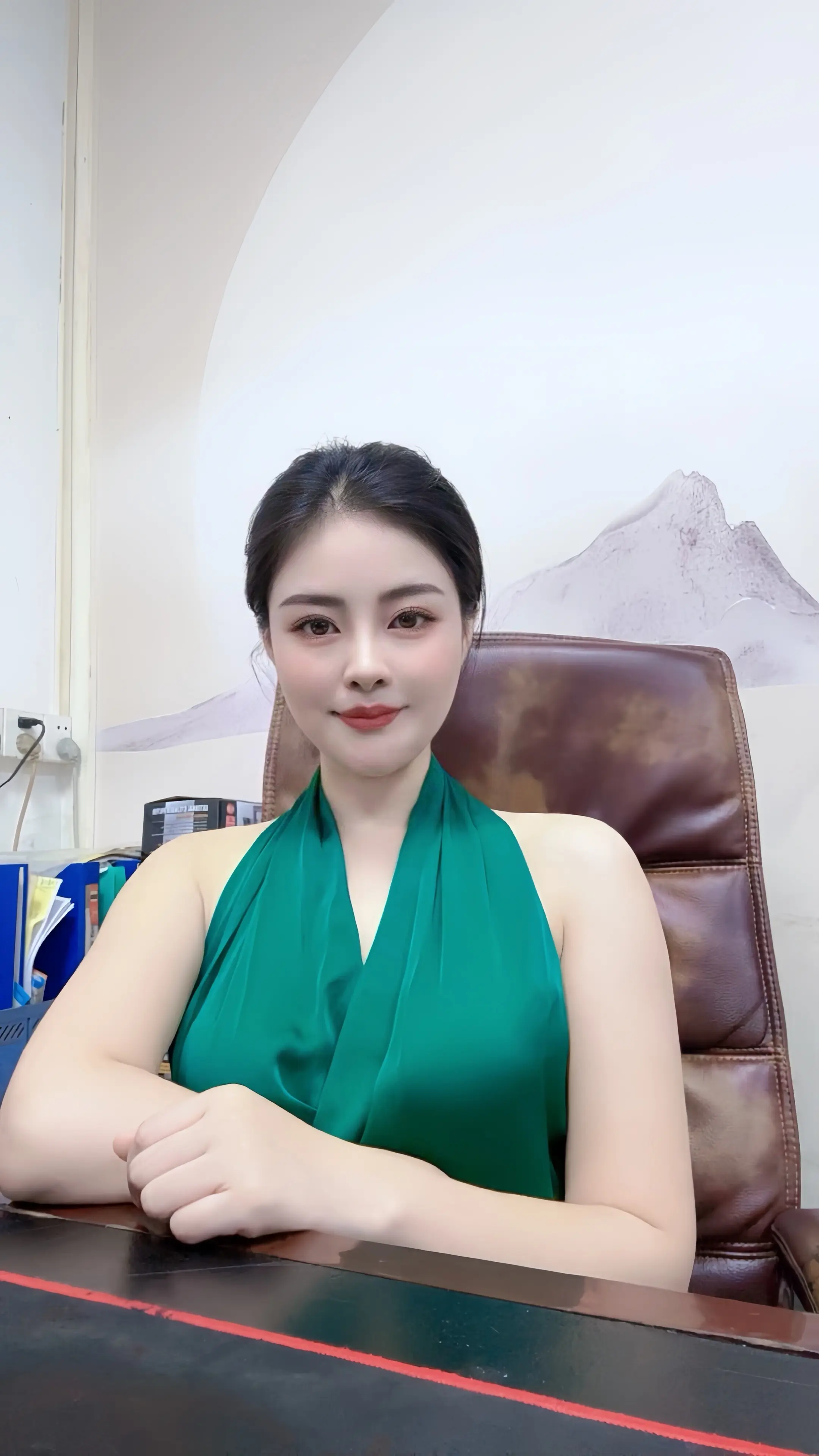 风韵犹存气质十足 优雅气质