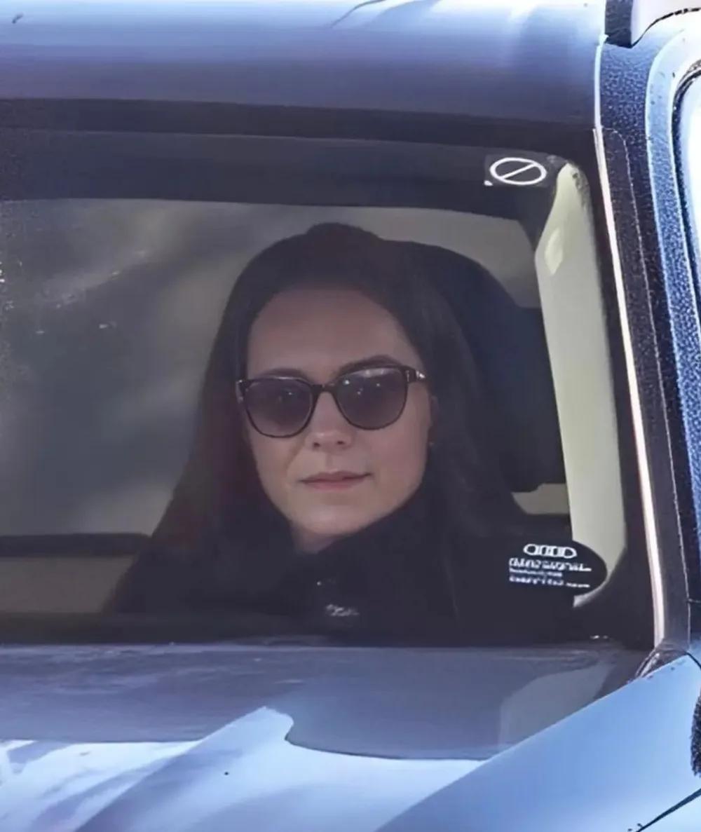 凯特王妃首度露面本想着平息流言，想不到却引起了更大的质疑。被网友质疑是替身，称眼