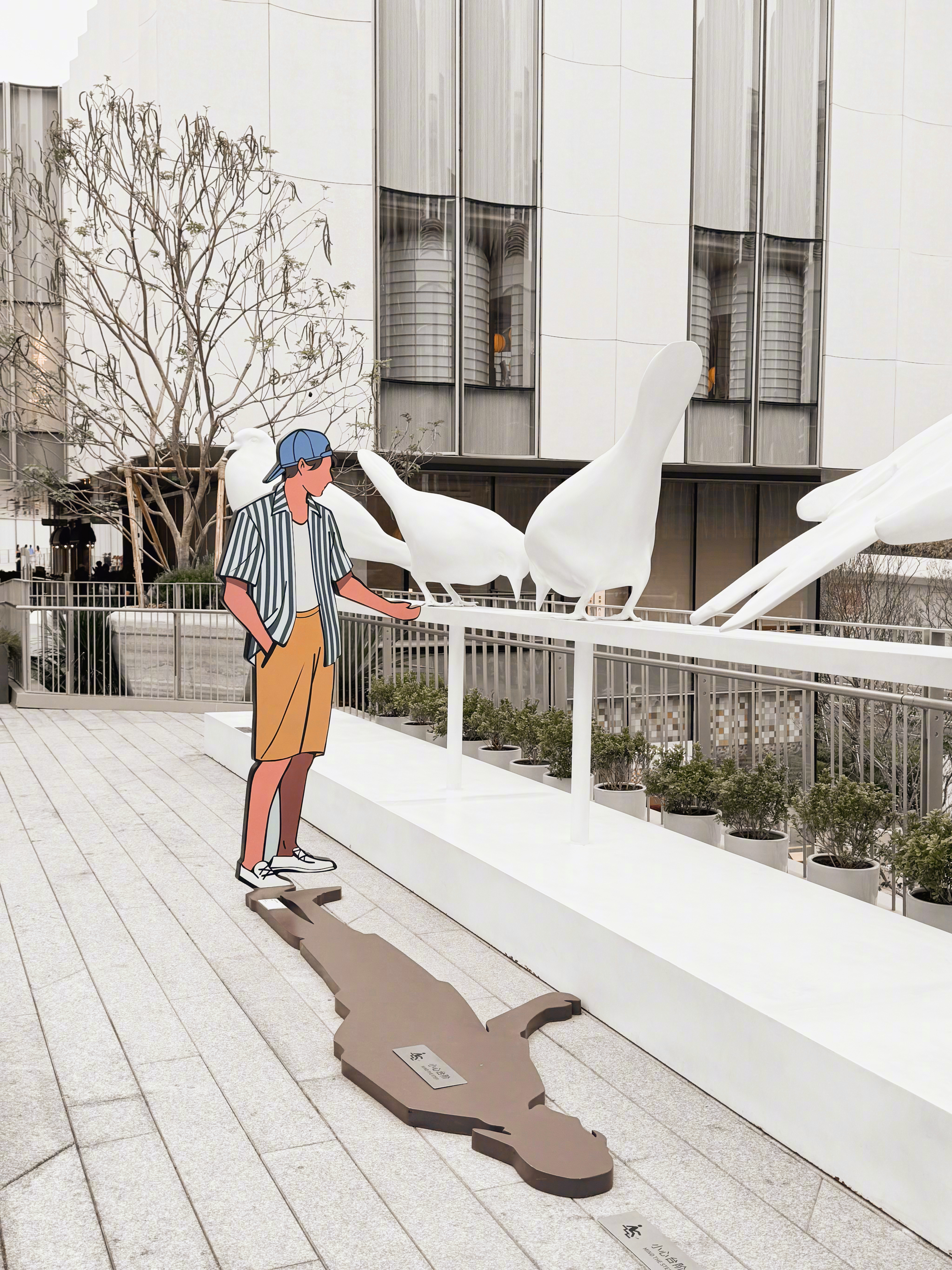 「不要背负着任何人给你的屈辱斗争，只要不曾忘记超越昨日自己的执念活着。」 