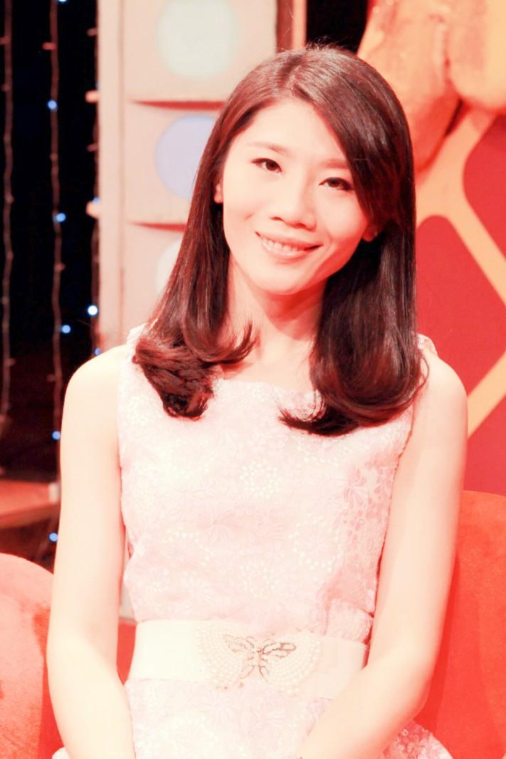 苏芩曾言：

“人到中年，婚姻多已步入平淡之秋，羁绊于责任、子女与安稳生活，难再