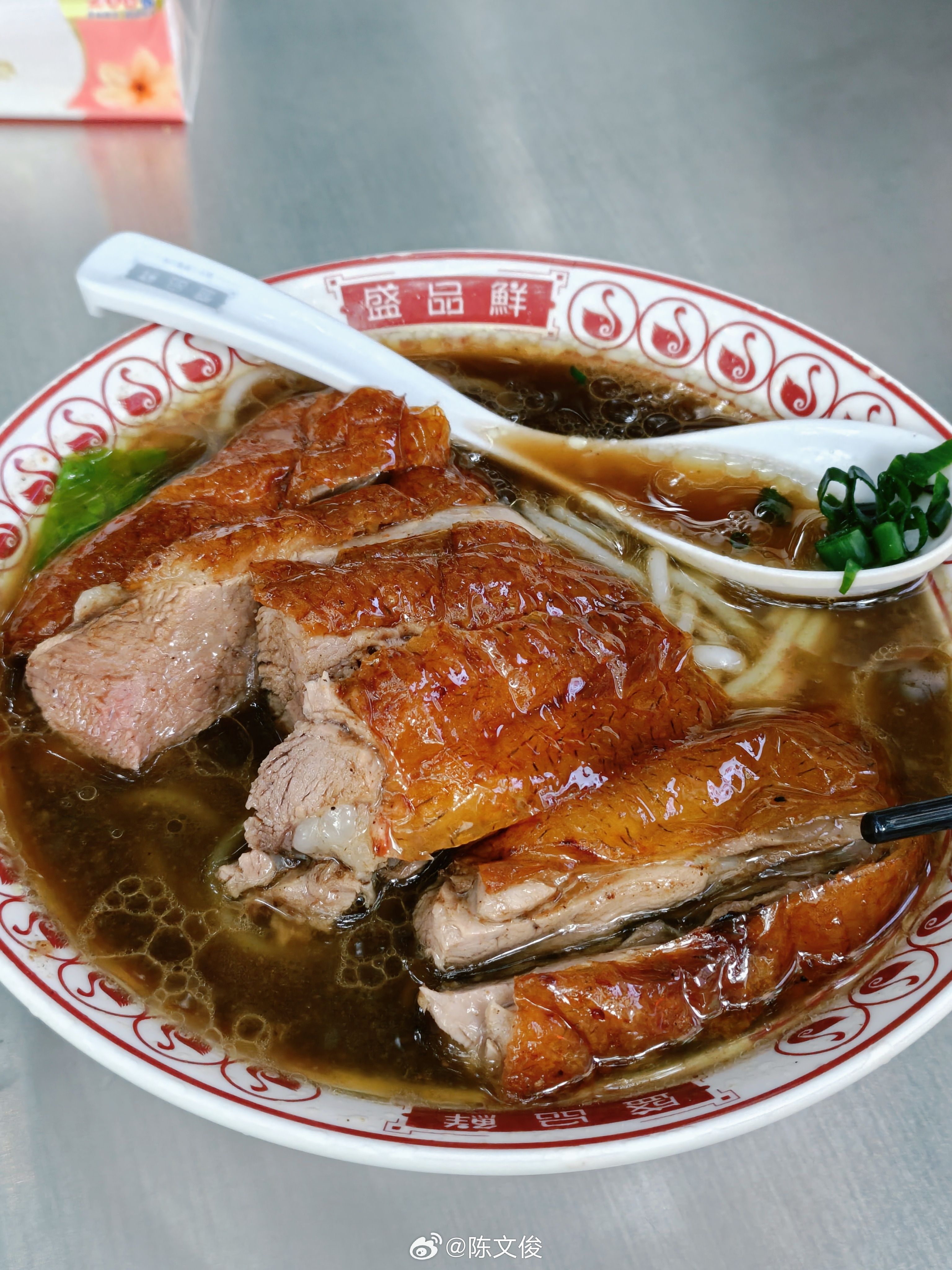 烧鹅濑是油腻，但它……但它好吃呀