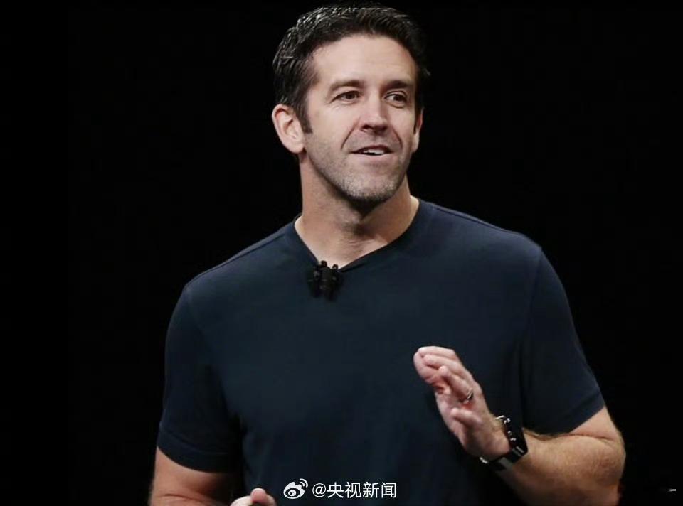 苹果新任CEO特努斯是谁特努斯2001年加入苹果产品设计团队，2013年升任硬件