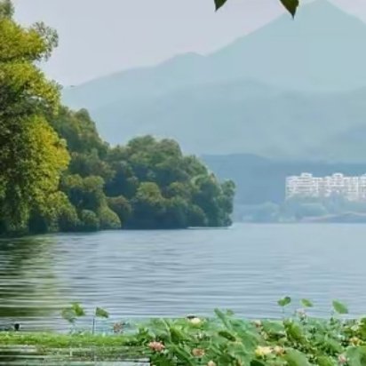 你想要的生活，得自己挣；你想去的远方，得自己闯。 