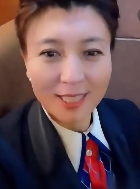 闫学晶认怂了，不是闫学晶这个人让人讨厌，也不是闫学晶的长相让人讨厌，而是闫学晶说