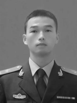 他已经提交了结婚申请，明明不久后，他就能和他心爱的姑娘结婚了，可就在提交申请的第