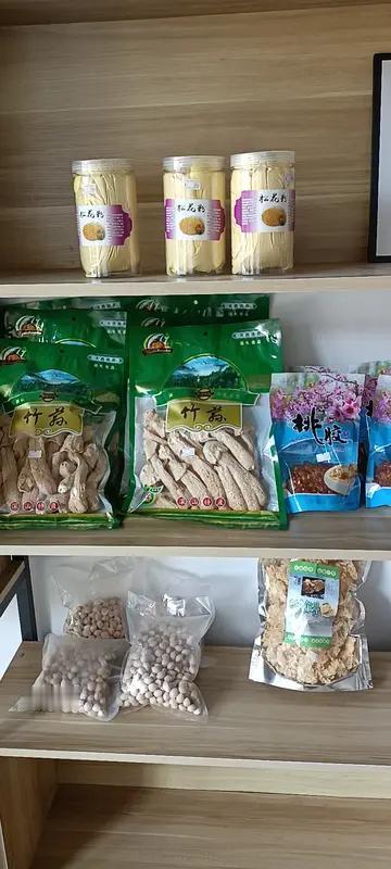 生活有时候不是追求步步登高，只求稳稳维持现状就好。就像很多普通人，每天辛苦工作，