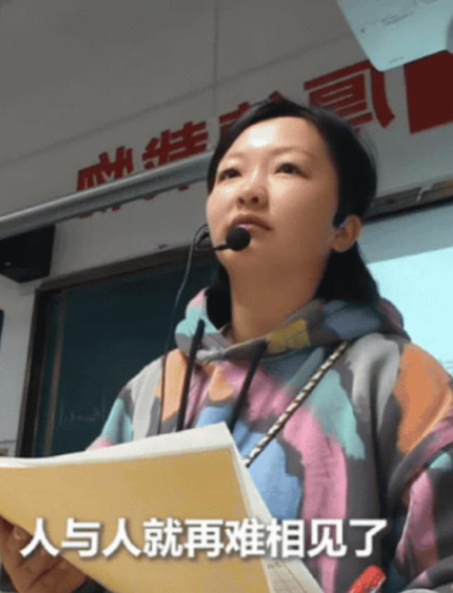 上人民日报了！湖南一老师批改学生作文时，突然就哭了！原来，这名男孩写作文，怀念去