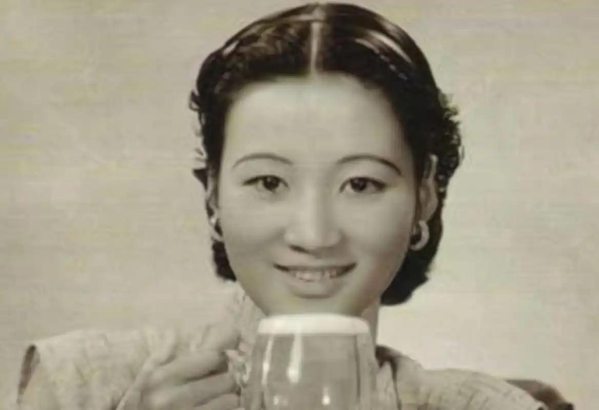 当时还发生过一件轰动一时的婚外情。
鲍青是浙江南浔人，与胡雪岩一样，在晚清时期都