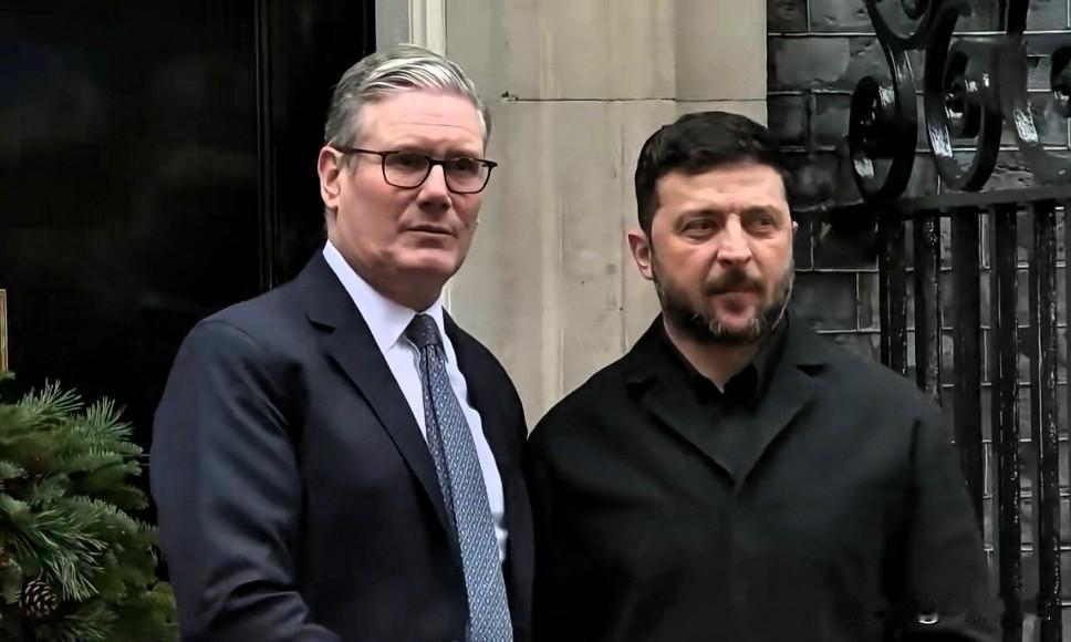 泽连斯基抵达伦敦唐宁街10号，准备与法国总统马克龙还有德国总理默茨会面，评估当前