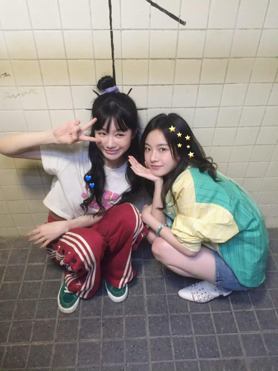 徐梦洁[超话] 我也想和小兰合照 可以吗 “照小兰” 女孩子的友谊真的很美好啊[