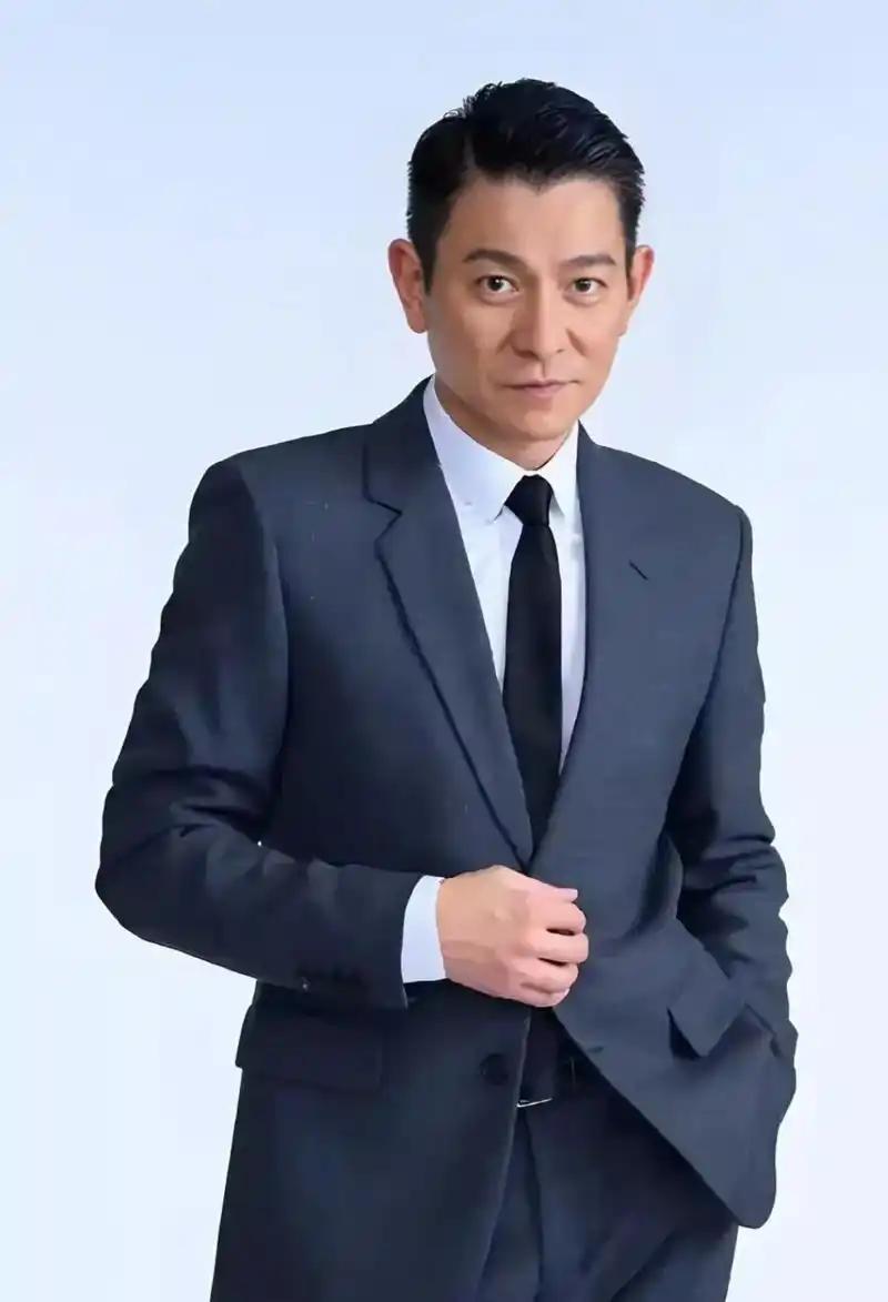 一位老人说：“人不是因为没钱才不活好，而是因为我们活在了‘必须有钱’的幻觉里。”