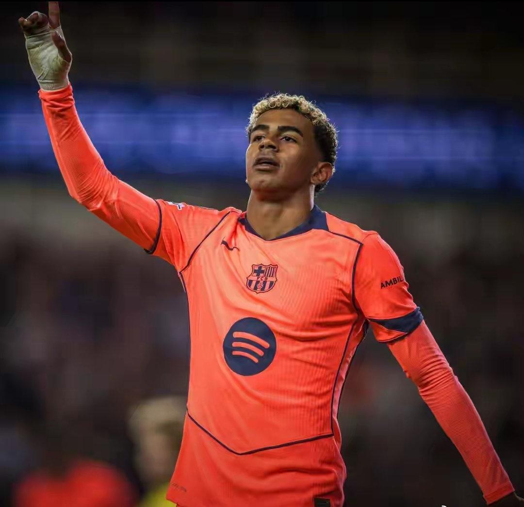 亚马尔破姆巴佩纪录，成欧冠进7球最年轻球员欧冠联赛
北京时间11月6日凌晨，欧冠