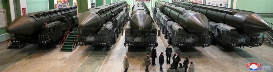 金正恩委员长视察洲际导弹组装车间，已经调整国策，已经不再追求半岛统一了！

前几
