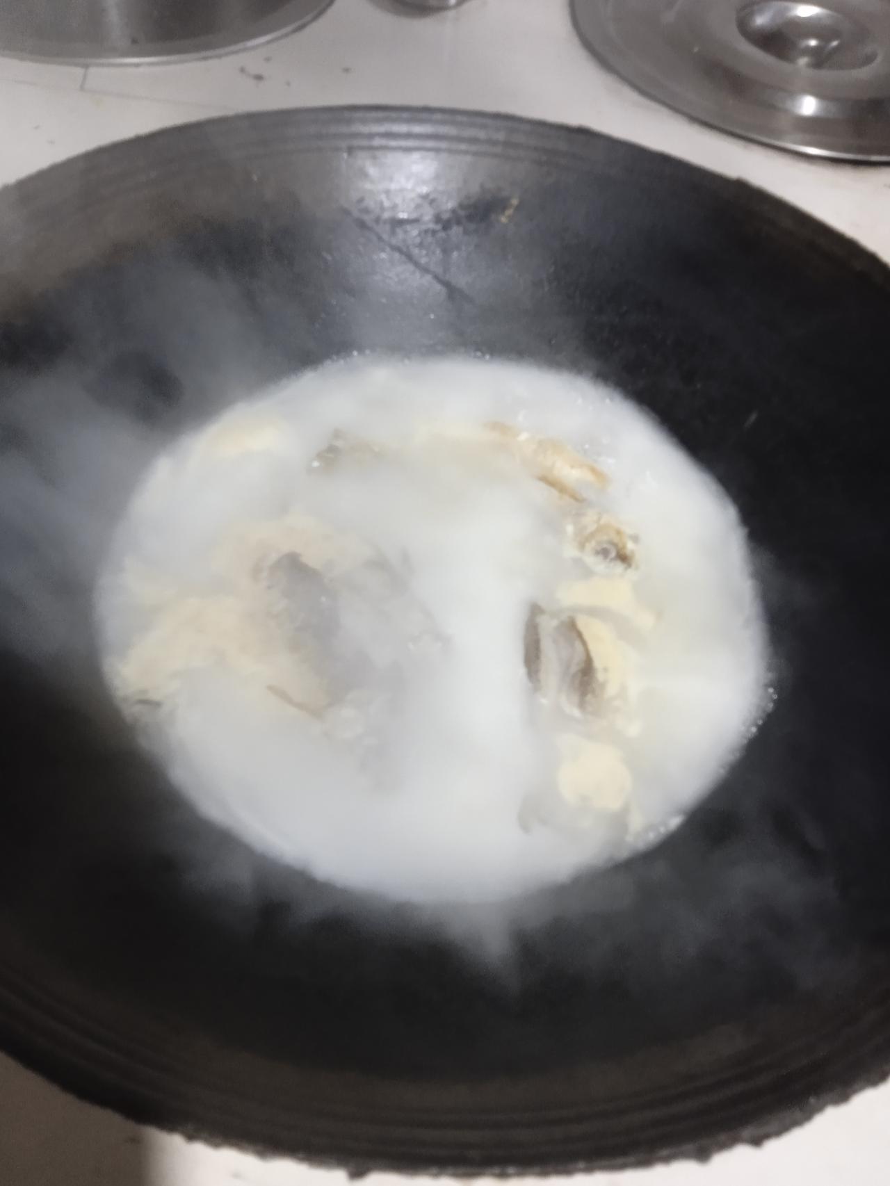 别总是想着在床上躺着睡觉或者玩手机，睡懒床吃好吃的，总有一天等到你真的躺倒床上起