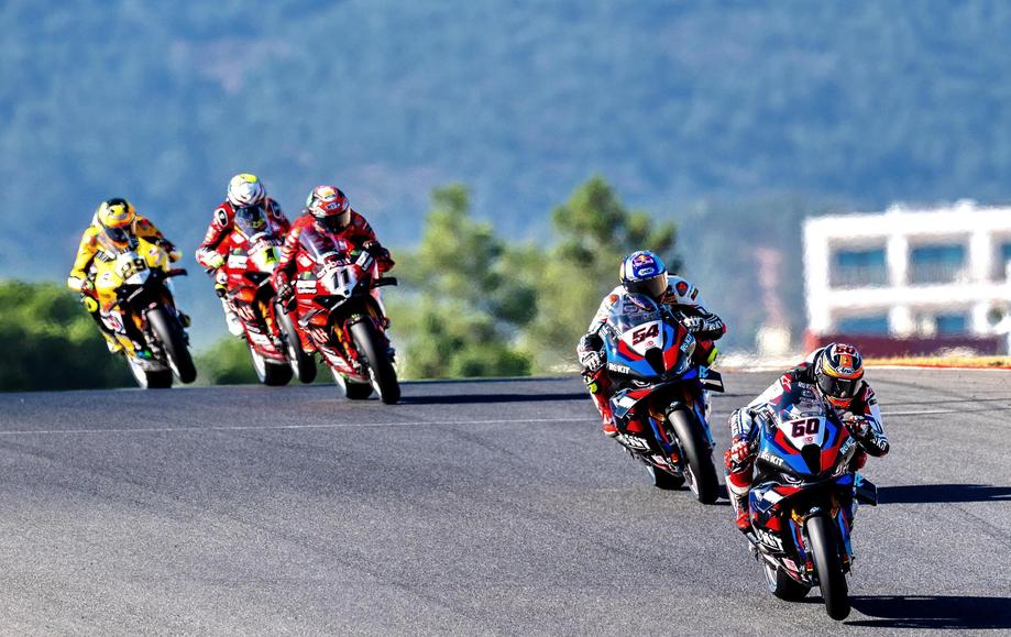 WSBK葡萄牙站Race 1：Bulega八连胜，Oliveira主场圆梦
周六
