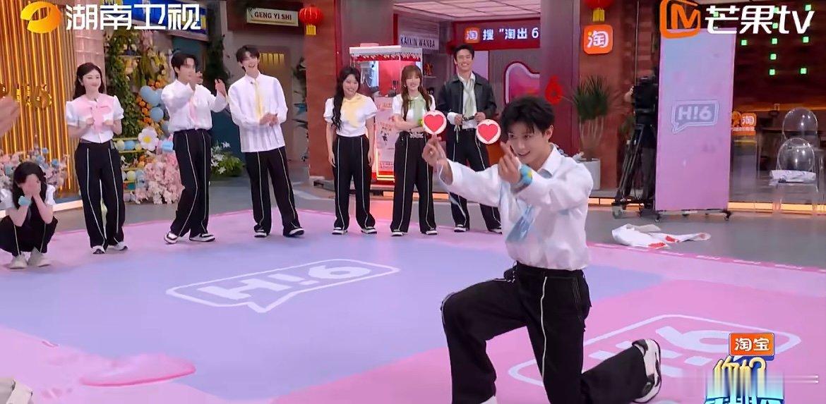 邓凯跳了第三个吻痕邓凯 舞蹈界的泥石流舞蹈solo全程高能，邓凯跳《第三个吻痕》