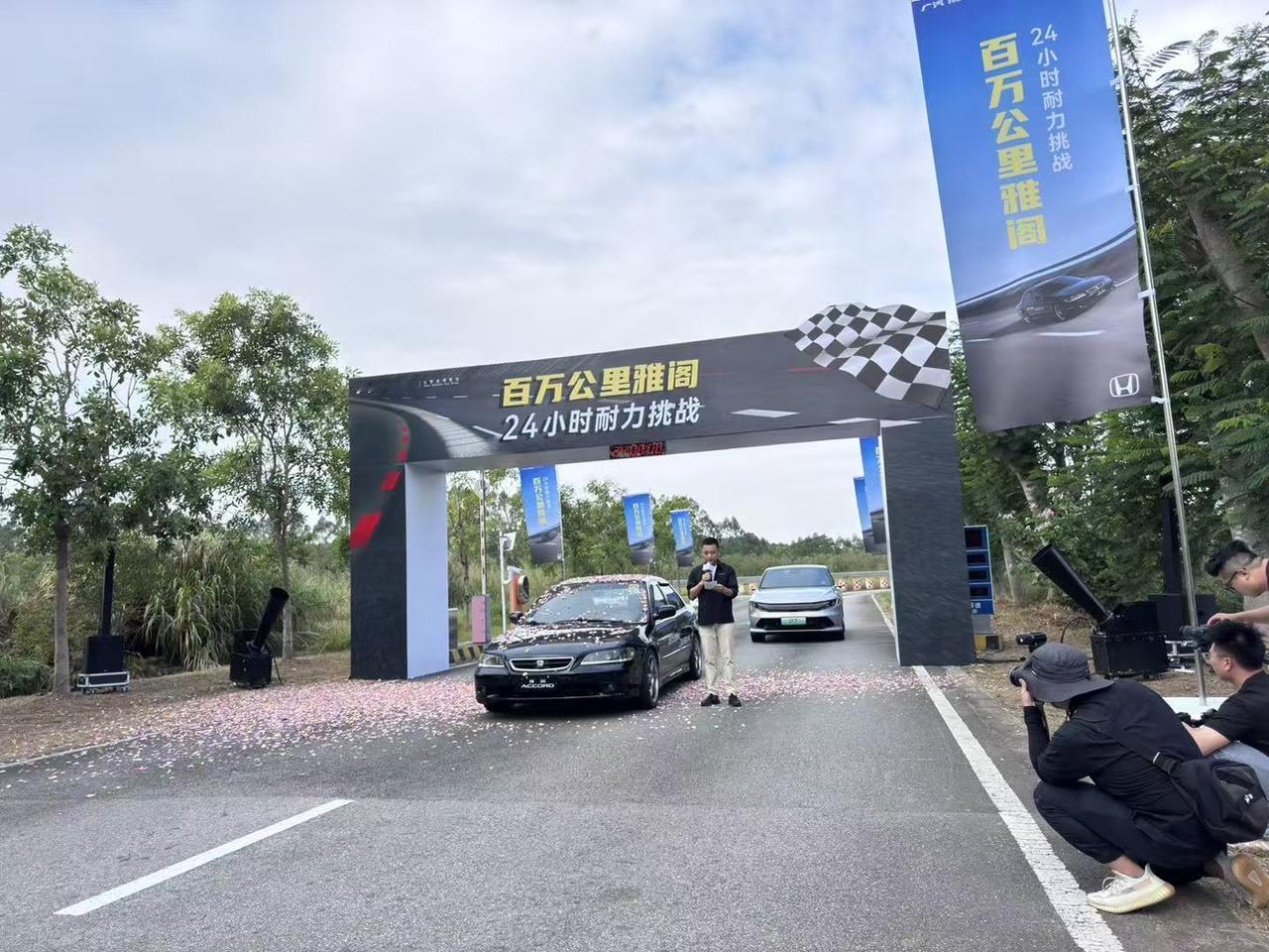 今日广本带着一辆百万公里级的六代雅阁
跑了一场24小时耐力赛，平均时速100km