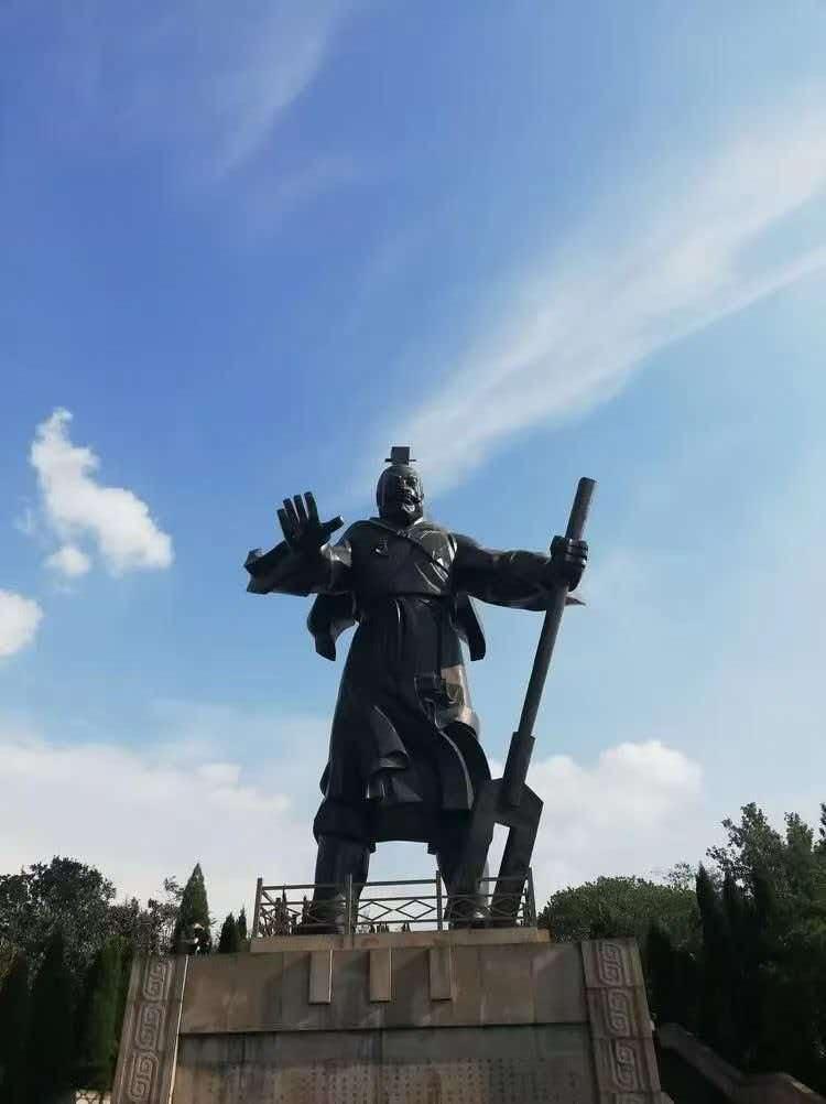台风“巴威”来袭，看着新闻里的狂风巨浪，绍兴人民却淡定得很。绍兴有大禹“坐镇”，