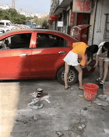 哎呀我去，正擦车呢，车咋还跑了呢[捂脸]