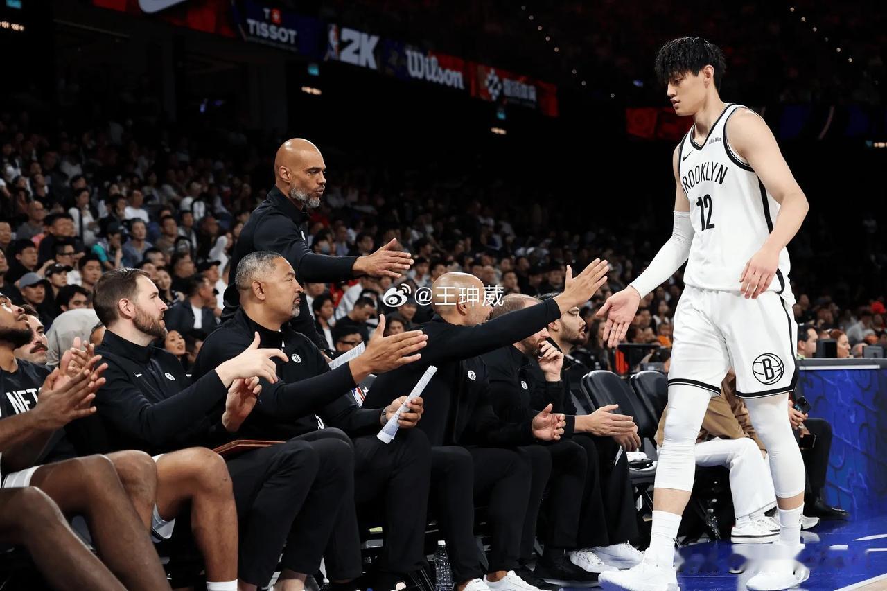 NBA季前赛，篮网111-109战胜太阳。

中国球员曾凡博在本场比赛未登场。