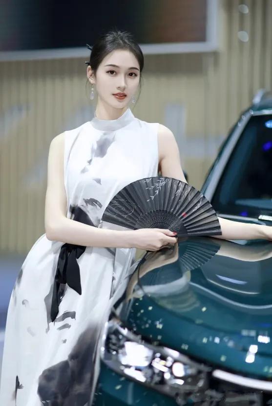 迷倒多少中年男人的车模