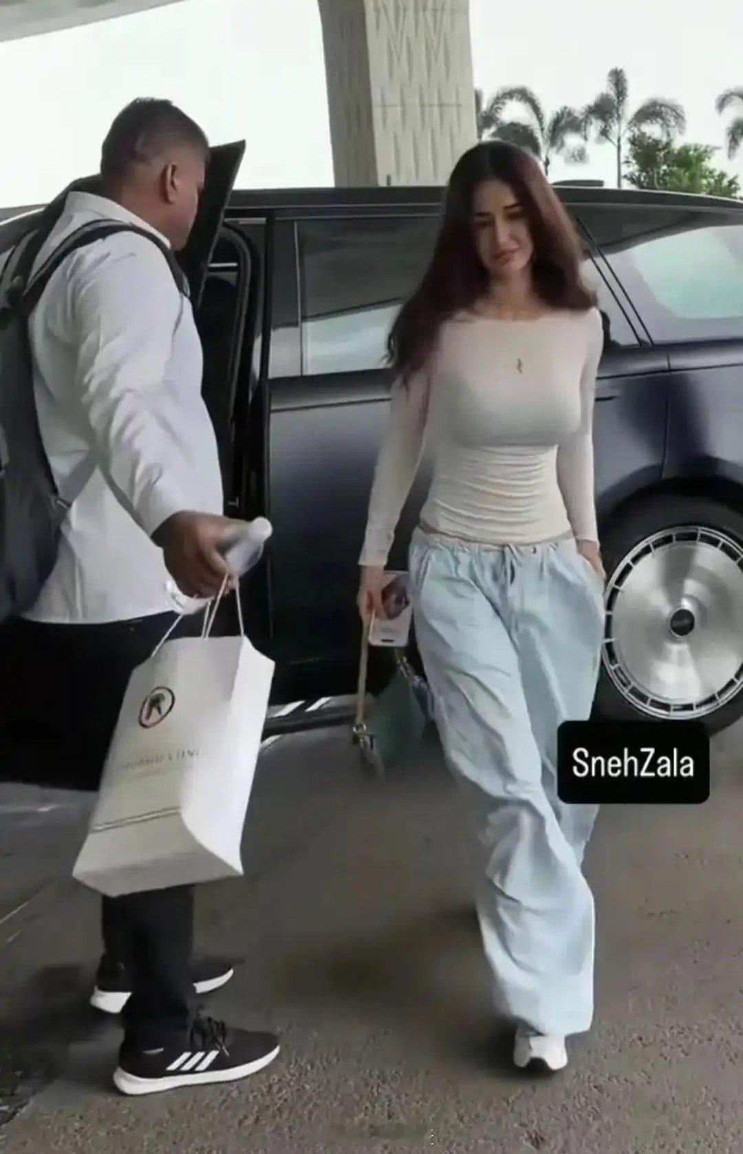 印度第一美人迪莎帕塔尼，身高175cm，体脂率只有12% ​​​