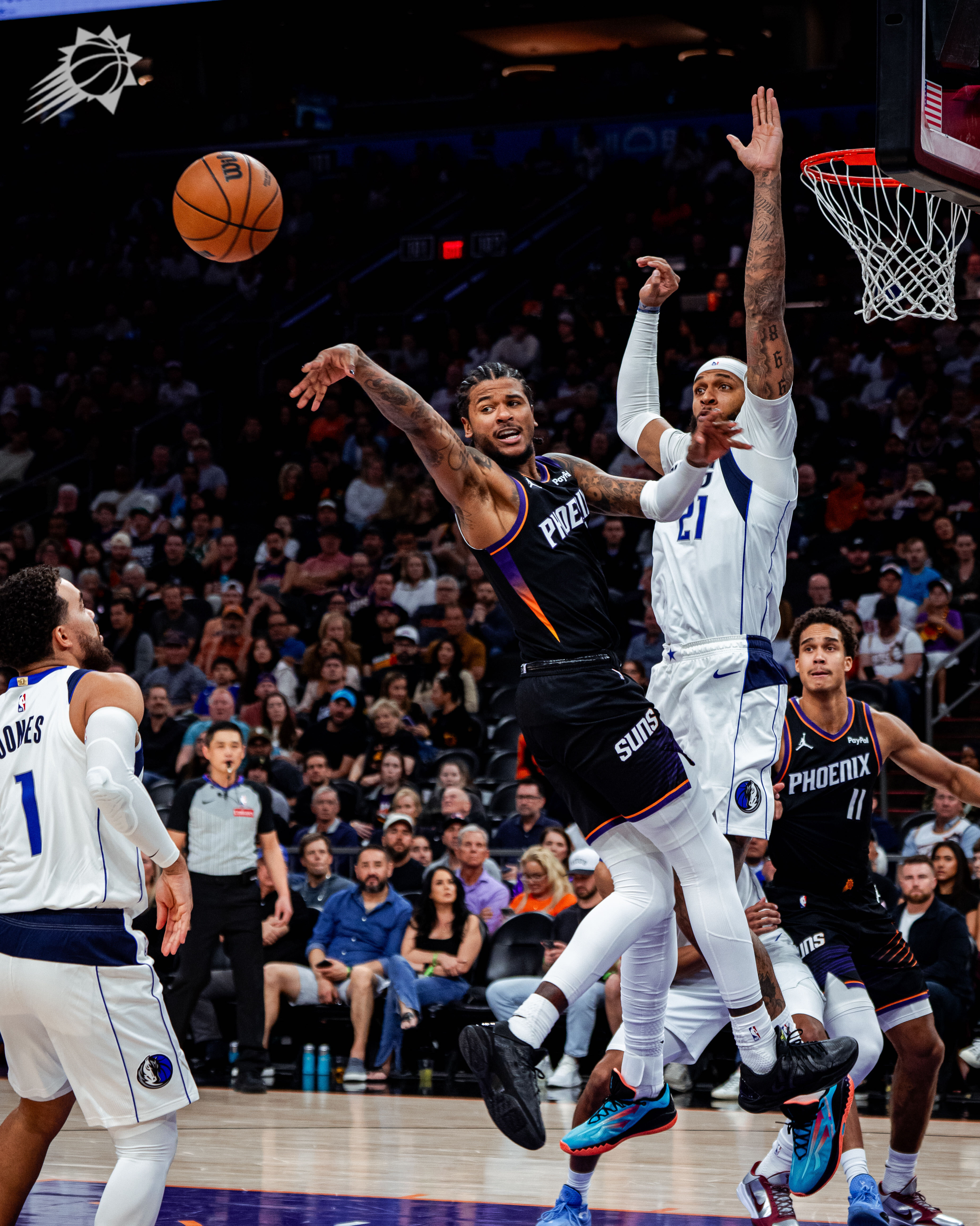 对阵独行侠数据一览 📊狄龙：23分｜4篮板｜1助攻布克：19分｜6助攻｜4篮板