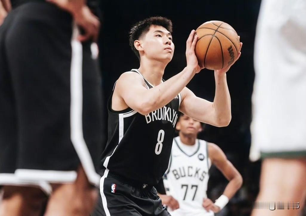 崔永熙加入广东男篮后，广东队又拥有了一个NBA级别的国内球员，上一个是大哥易建联