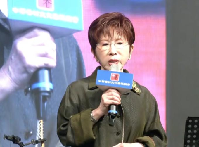 今日岛内的“中华眷村文化总会”上，除去韩国瑜与郑丽文的龌龊，唯有洪秀柱让人眼前一