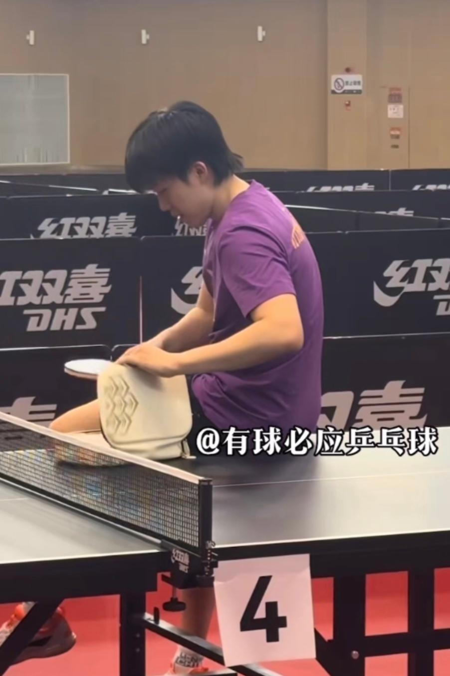 哥们这个侧脸帅的啊 