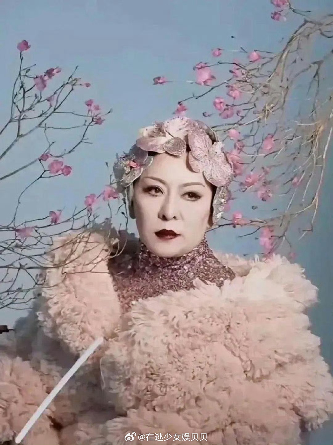 向太化妆师年薪百万，巧手让她年轻十几，妆功超厉害 