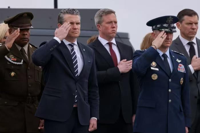 前线打仗，后院起火！美防长当场吼陆军部长：我才是老大，五角大楼内讧彻底摊牌！美军