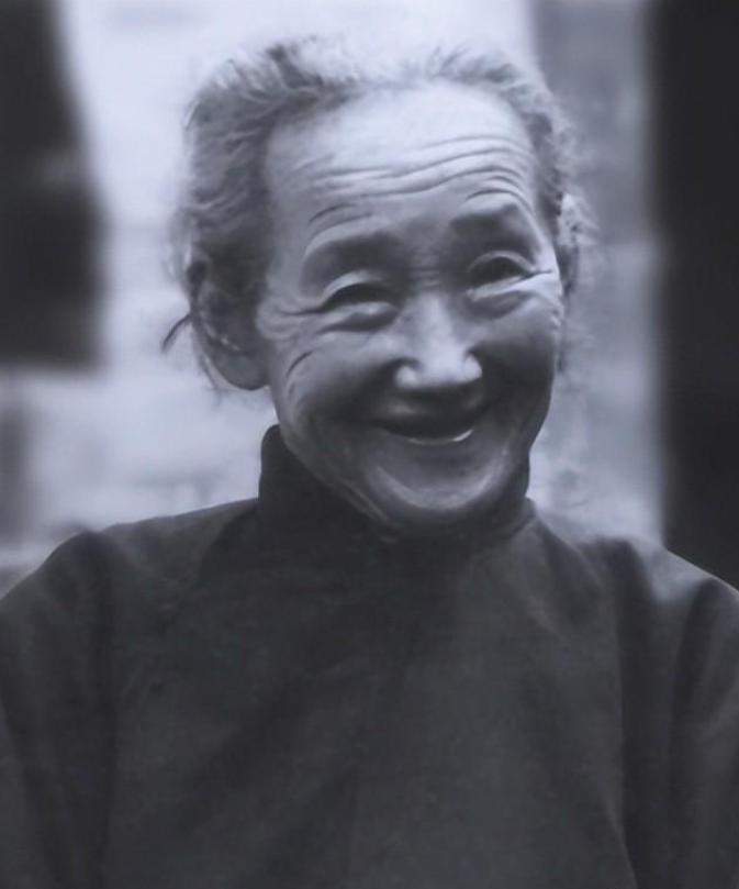 1953年中秋，河南信阳新县田铺镇许家洼村。"许存礼！你这个杀人凶手，今天我要替