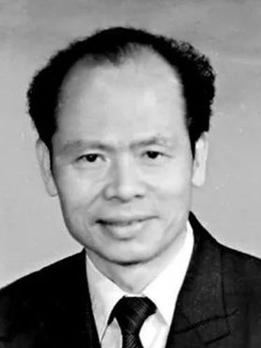 1999年，67岁的谢非，这位曾任广东书记的风云人物，突然被确诊为白血病。在病痛