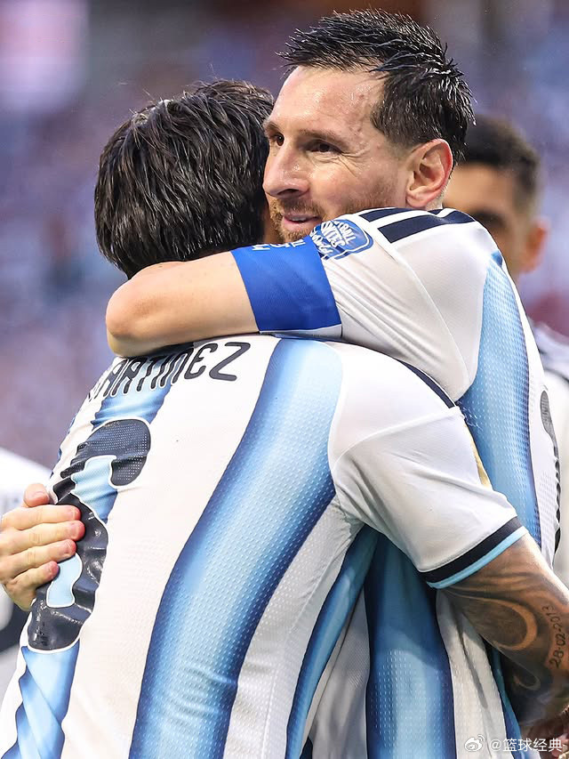 官方：梅西成为史上首位在连续8场世界杯比赛中取得进球的球员 😮💨👏⚽ 对阵