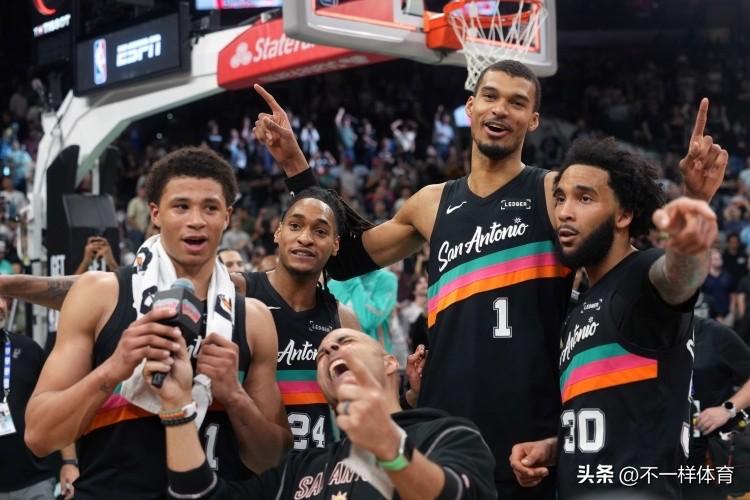 NBA最新战报：文班亚马19分15篮板7盖帽，七人得分上双的马刺队客场123-9