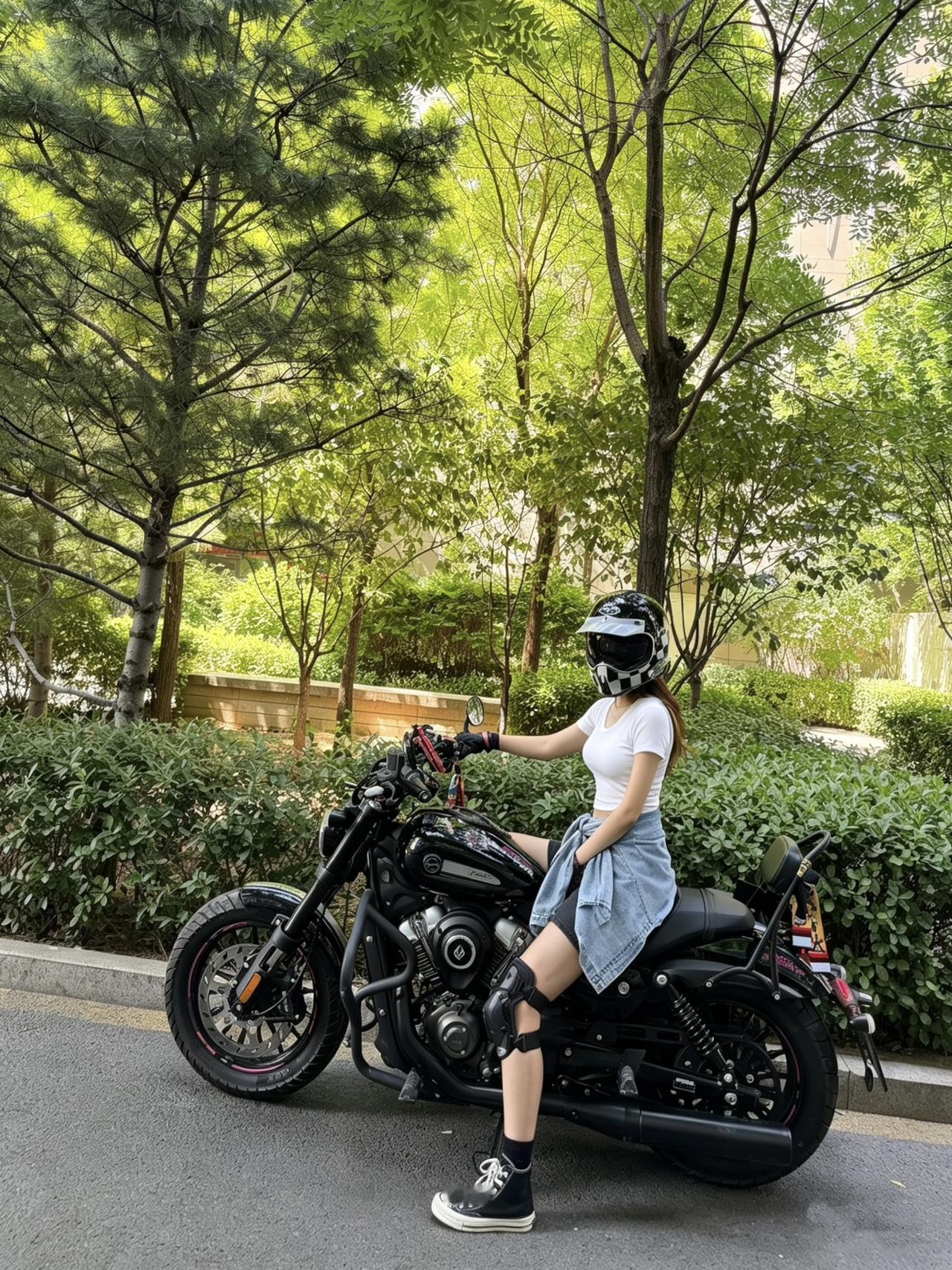 晋A牌照太原本地女骑 日常城市代步
没有复杂酷炫穿搭 简简单单也能和机车适配【来