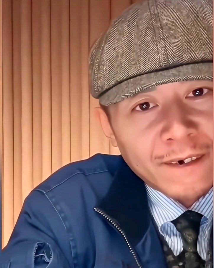 刷到大冰直播“假牙掉了”那段，我直接笑出声。本来以为是什么突发尴尬现场，结果人家