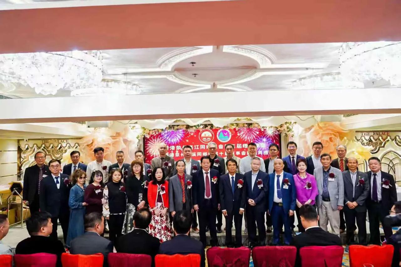 香港泉州洛江同乡总会3月21日换届庆典，家乡来贺宾客洛江区作协主席赖瑞禹老师写下