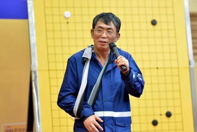 王铎：有人说，聂卫平没拿世界冠军，主要是都是让贤了。对吗？