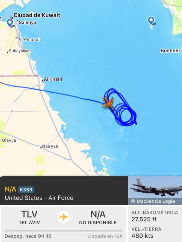在波斯湾上空飞行的两架美军 KC-135 罕见的打开了自身的 ADS 信号，这在