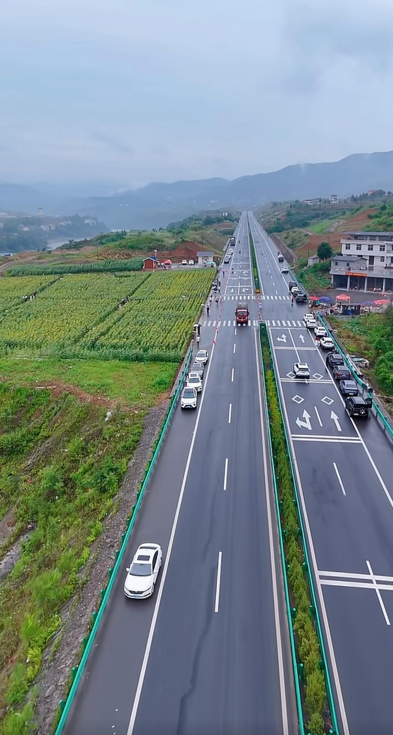 安康的两条免费高速路，你走哪一条多些？它们便是近两年相继通车的张石大道与月河快速