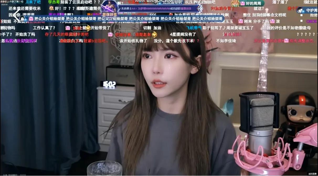 周淑怡直播道歉了，不仅对之前的直播态度道歉，还向粉丝解释目前的状态是单身，直播过
