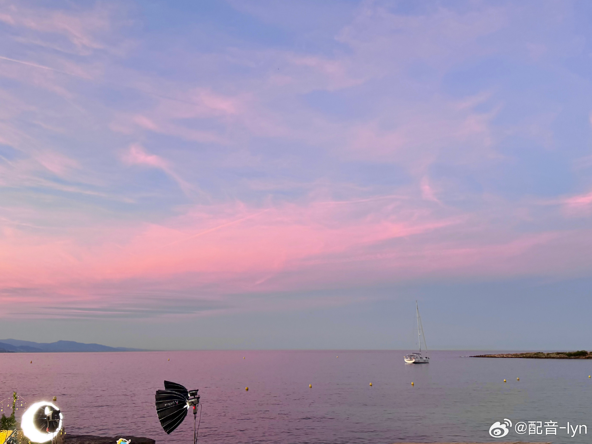 9.17，星期四，早安！☀️人生除了生死，其余皆是擦伤。睡前原谅一切，醒来不问过