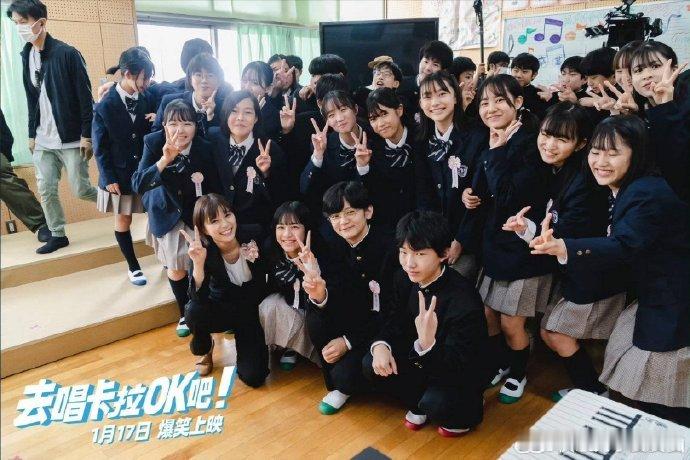 当帮派大佬爱上卡拉OK  不得不赞，导演太有创意！把帮派大佬和初中生凑一块儿玩 