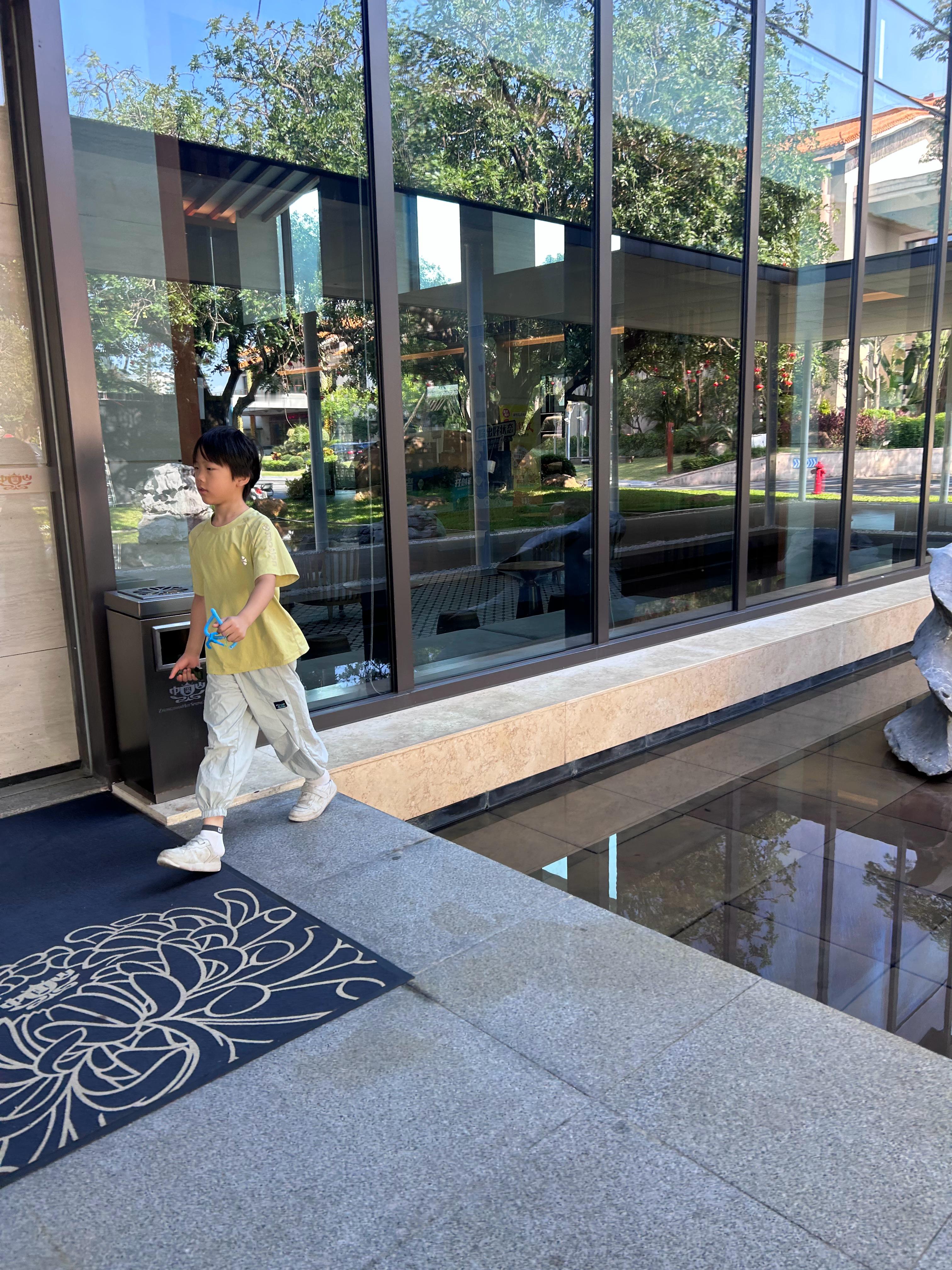 走寻常路对这哥来说很困难 