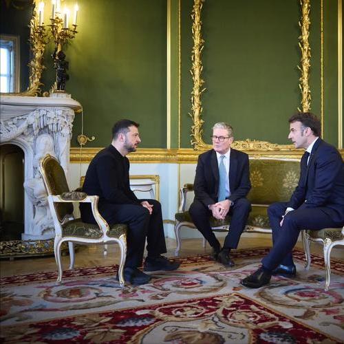 绝对不可能，泽连斯基还要征战两年
有报道称乌克兰冲突可能在 2026 年结束，但